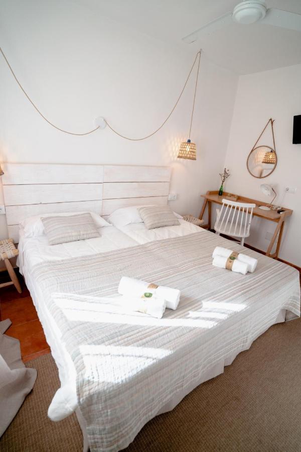 Hostal Sa Posada Set Cales ซิวตาเดญา ภายนอก รูปภาพ